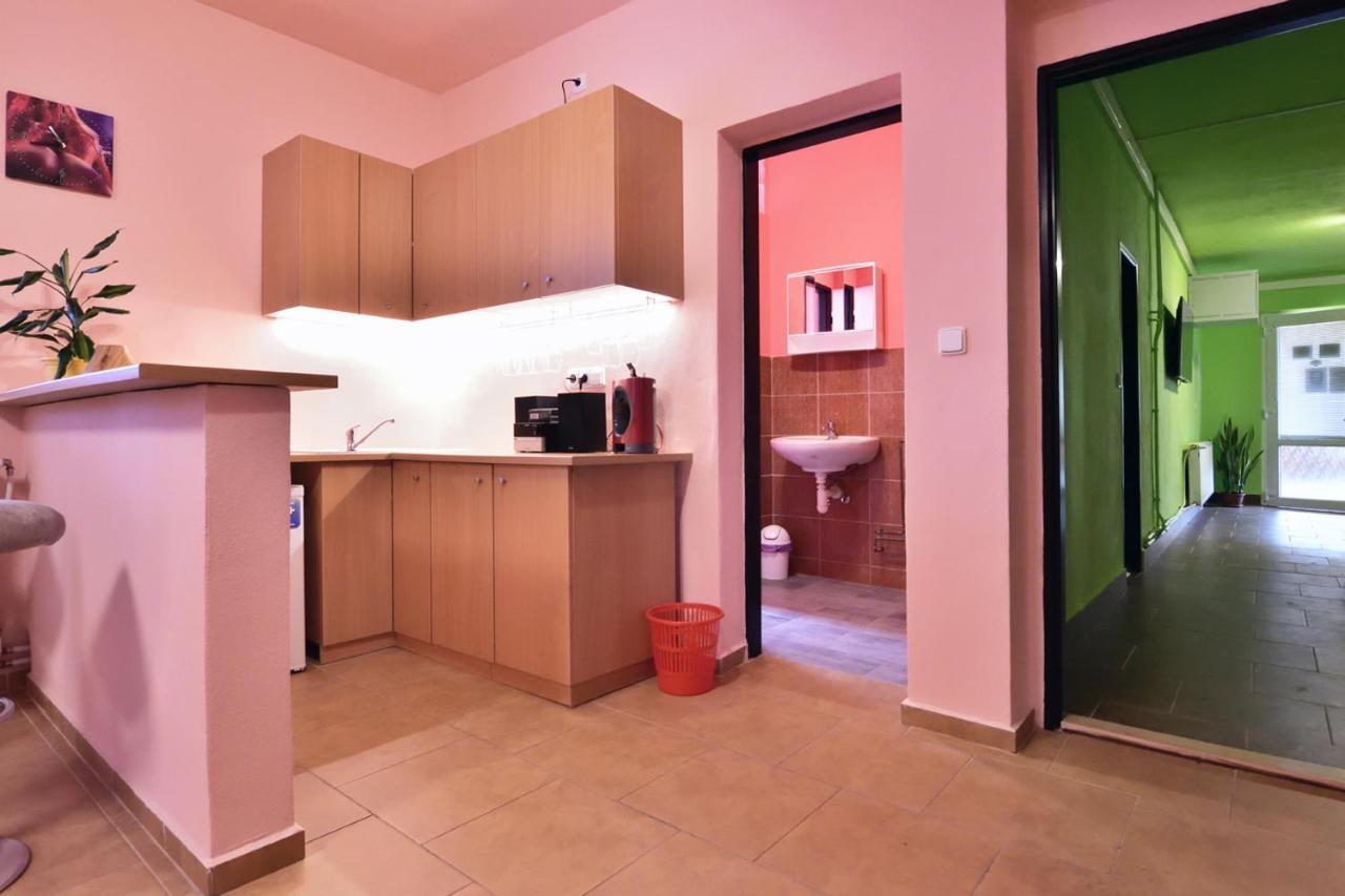 Nika Beds Otel Pardubice Dış mekan fotoğraf