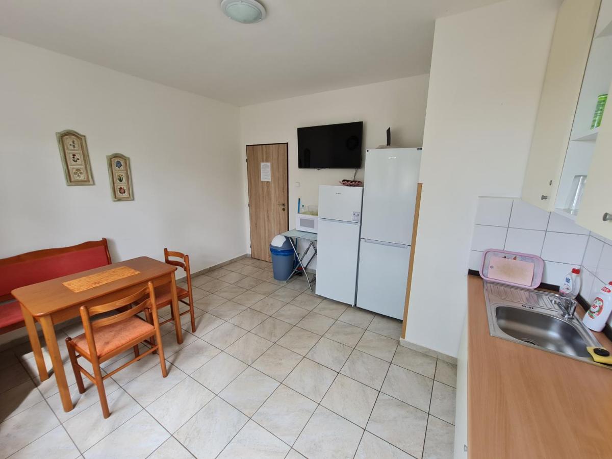 Nika Beds Otel Pardubice Dış mekan fotoğraf