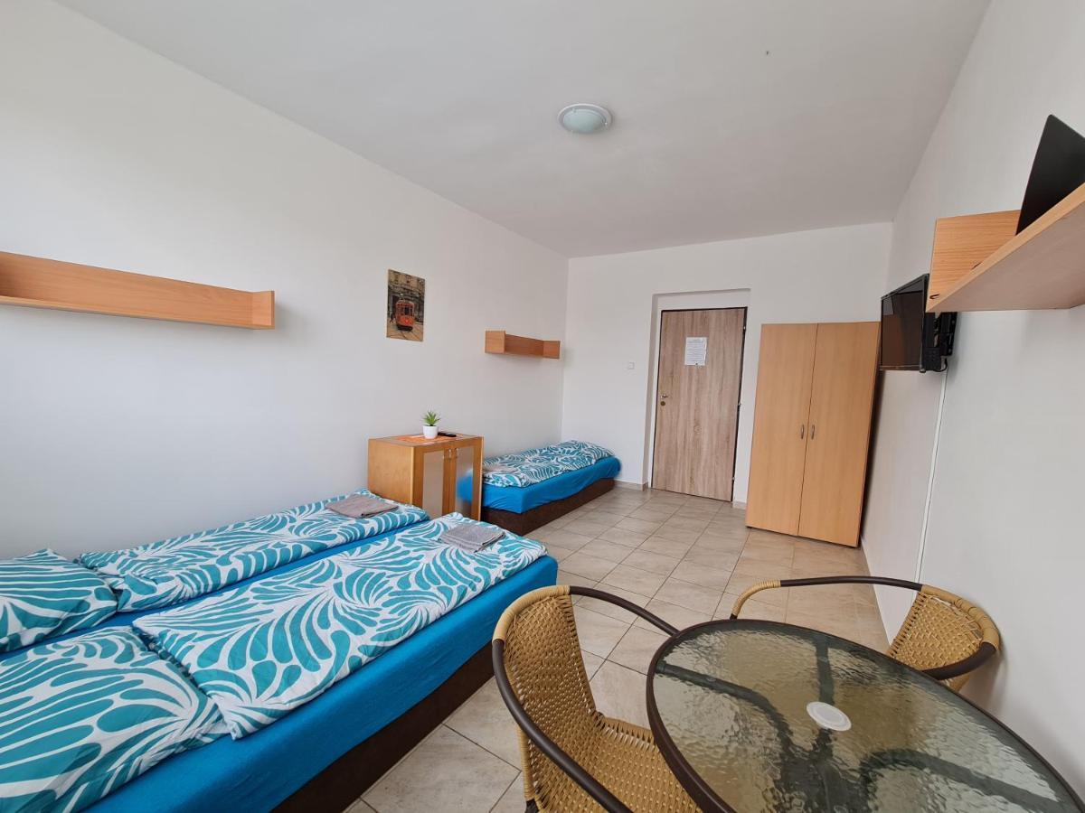 Nika Beds Otel Pardubice Dış mekan fotoğraf