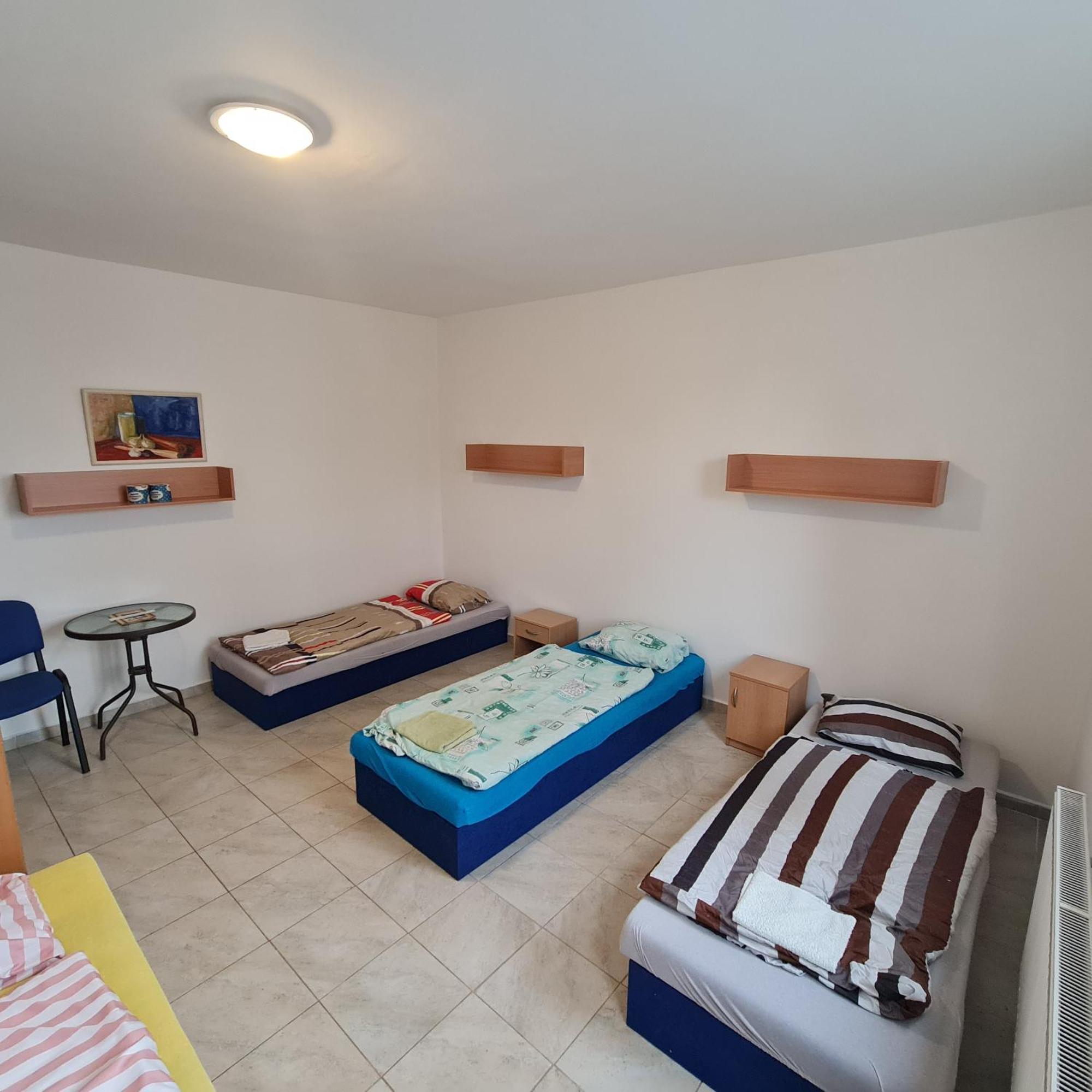 Nika Beds Otel Pardubice Dış mekan fotoğraf