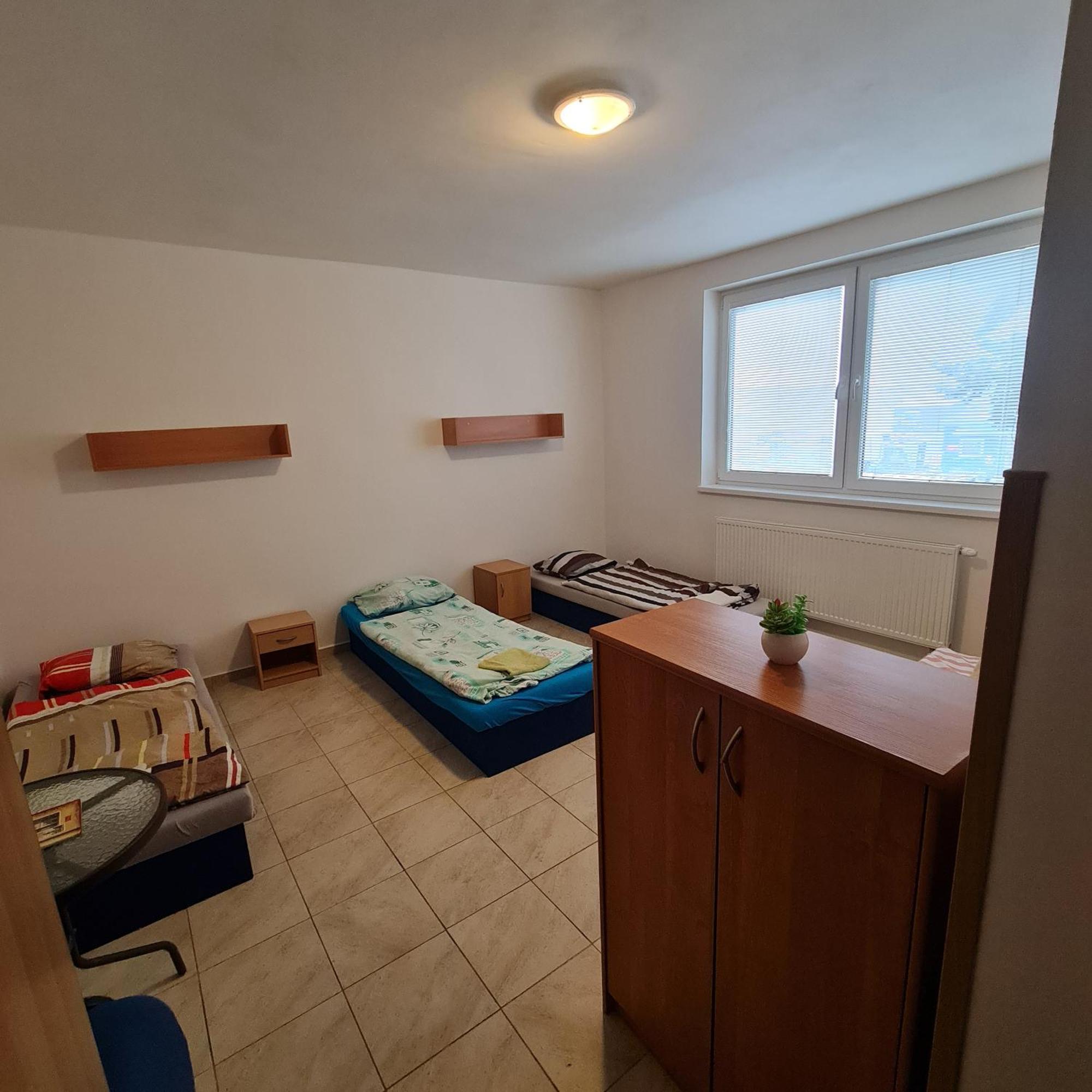 Nika Beds Otel Pardubice Dış mekan fotoğraf